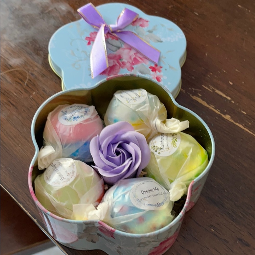 5 brand new bath bombs